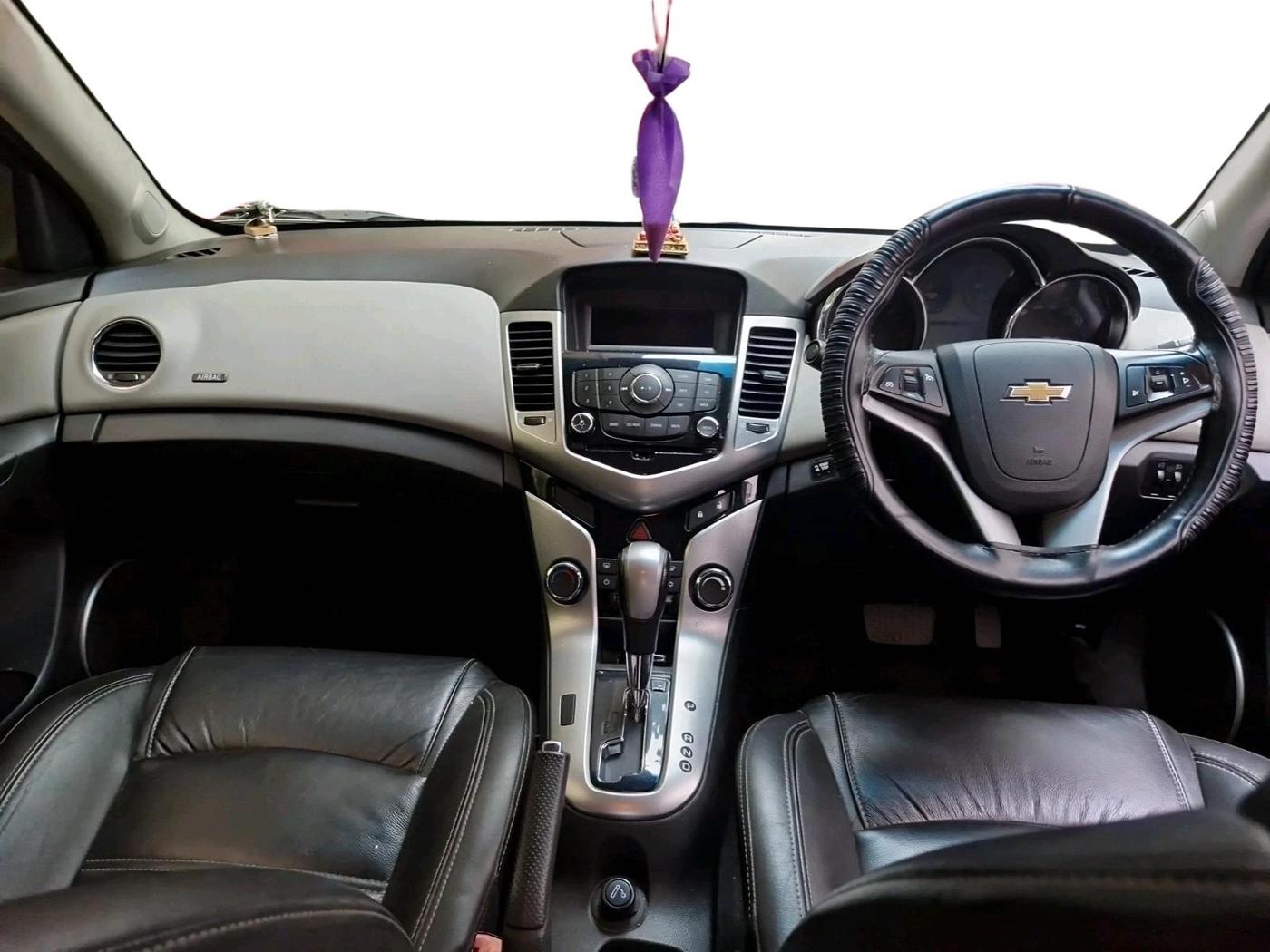 2011 Chevrolet Cruze LTZ AT, Diesel, Automatic, 87,820 km, interior