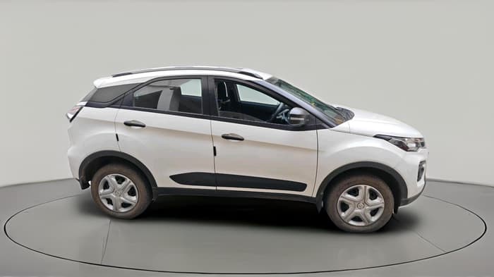 2022 Tata NEXON XM PLUS SUNROOF PETROL, Petrol, Manual, 25,117 km, exterior