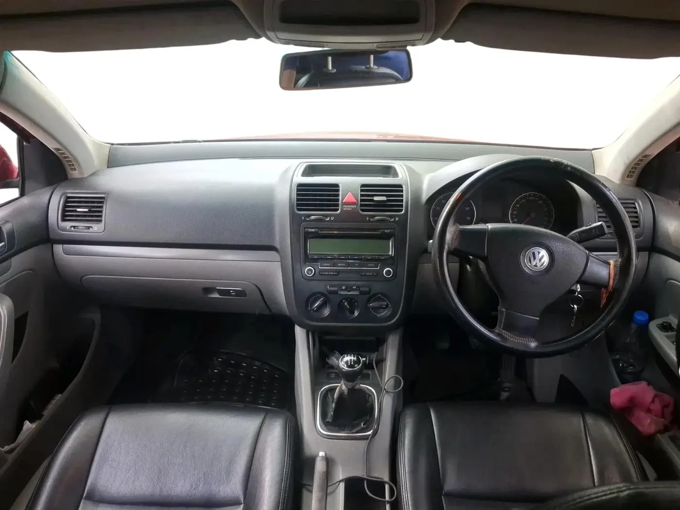 2009 Volkswagen Jetta TRENDLINE 1.6, Petrol, Manual, 1,00,053 km, interior