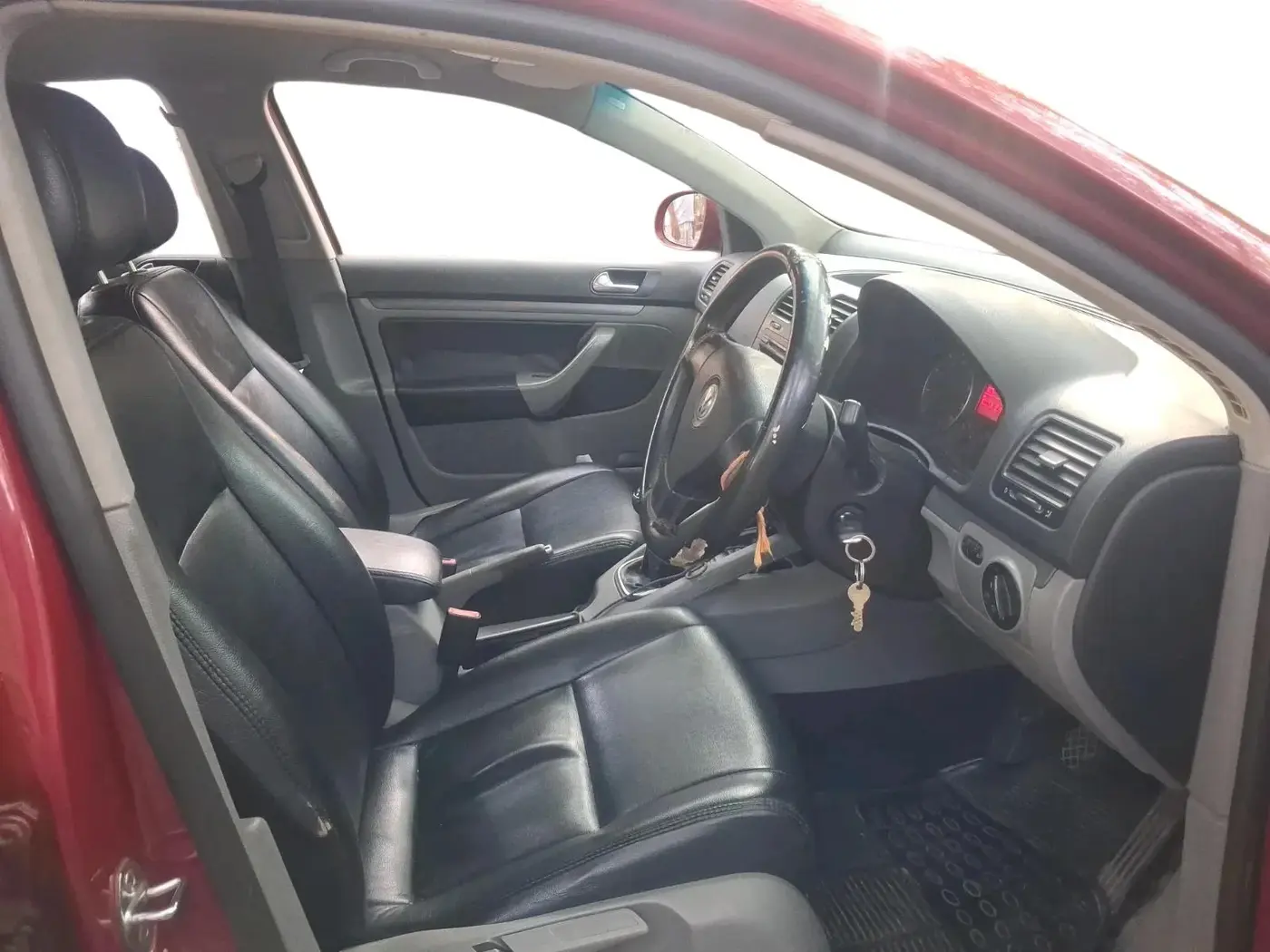2009 Volkswagen Jetta TRENDLINE 1.6, Petrol, Manual, 1,00,053 km, interior