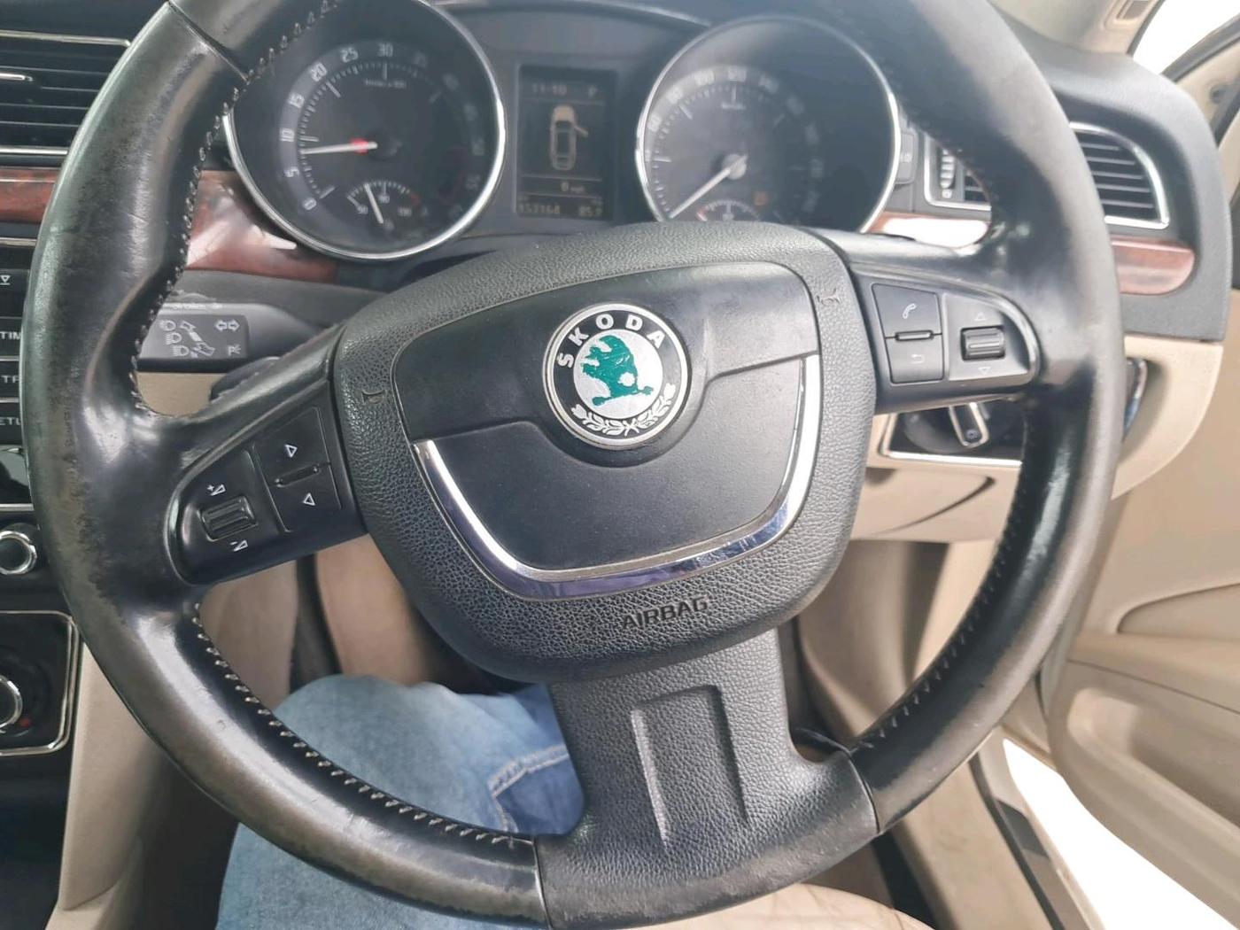 2012 Skoda Superb ELEGANCE 2.0 TDI CR AT, Diesel, Automatic, 1,53,164 km, interior