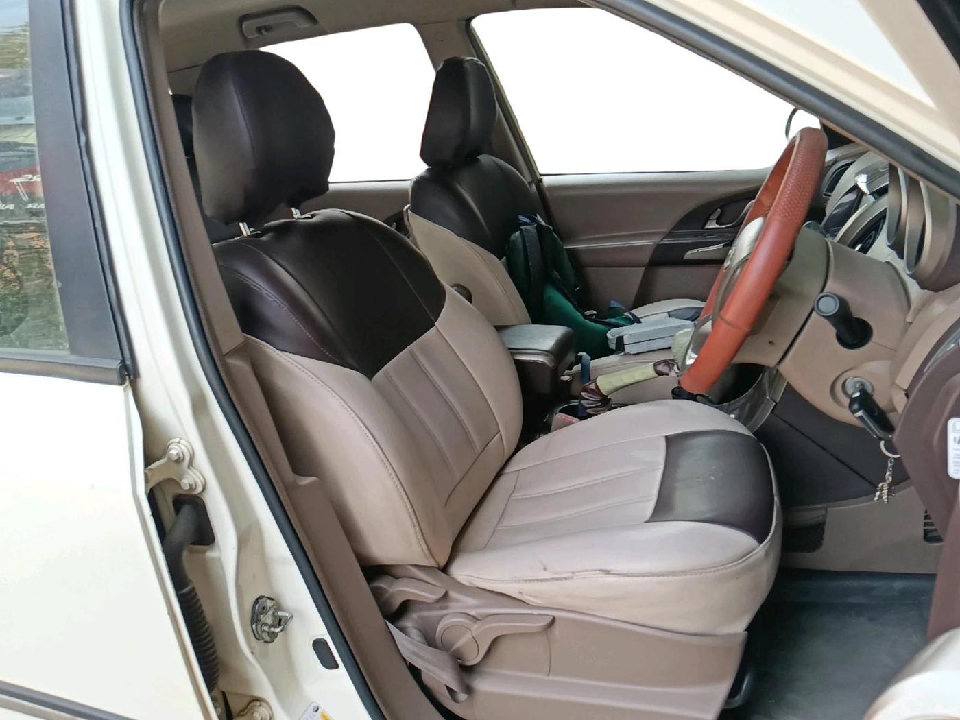 2013 Mahindra XUV500 W8, Diesel, Manual, 94,178 km, interior