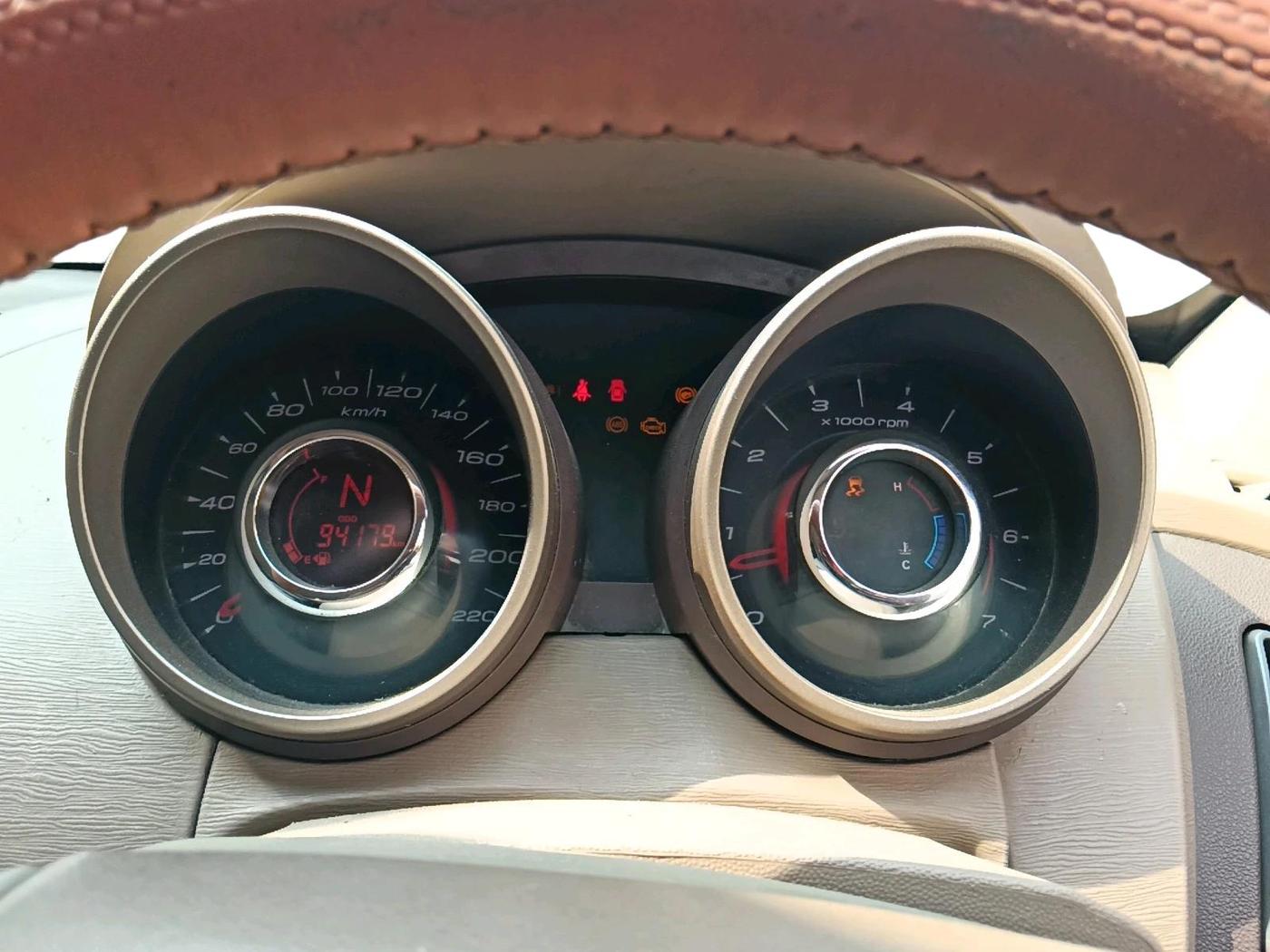 2013 Mahindra XUV500 W8, Diesel, Manual, 94,178 km, interior