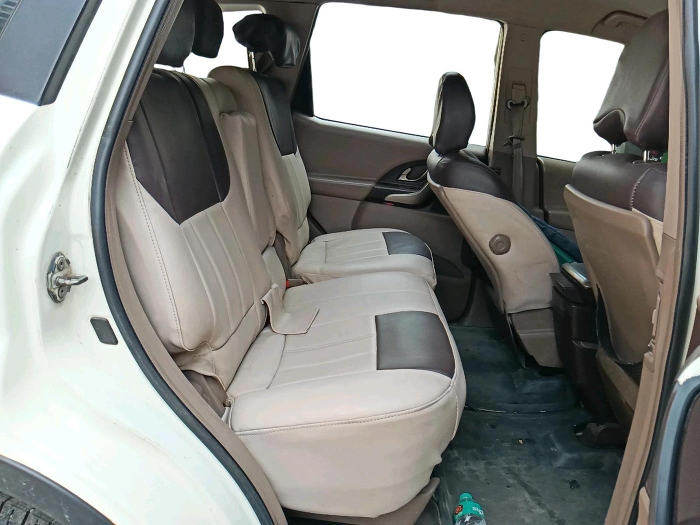 2013 Mahindra XUV500 W8, Diesel, Manual, 94,178 km, interior