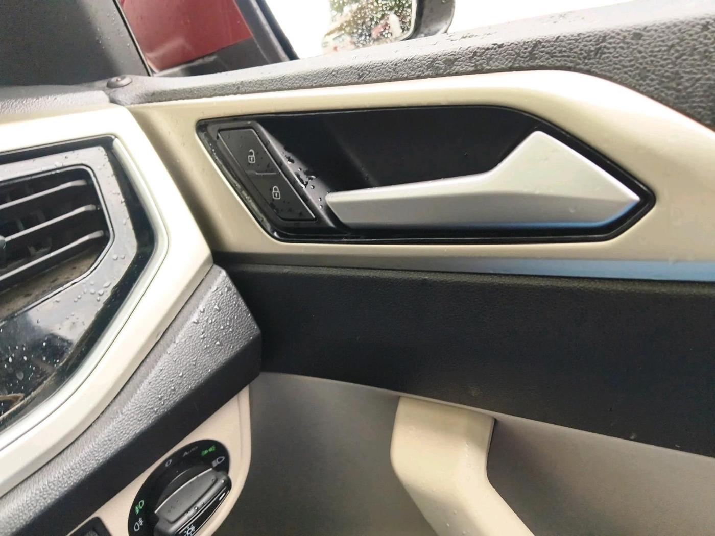 2023 Volkswagen VIRTUS TOPLINE TSI 1.0 AT, Petrol, Automatic, 31,950 km, interior