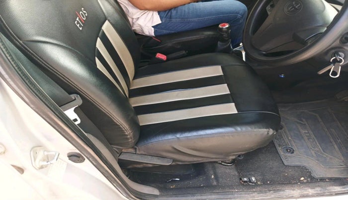 2011 Toyota Etios Liva G, Petrol, Manual, 48,549 km, interior