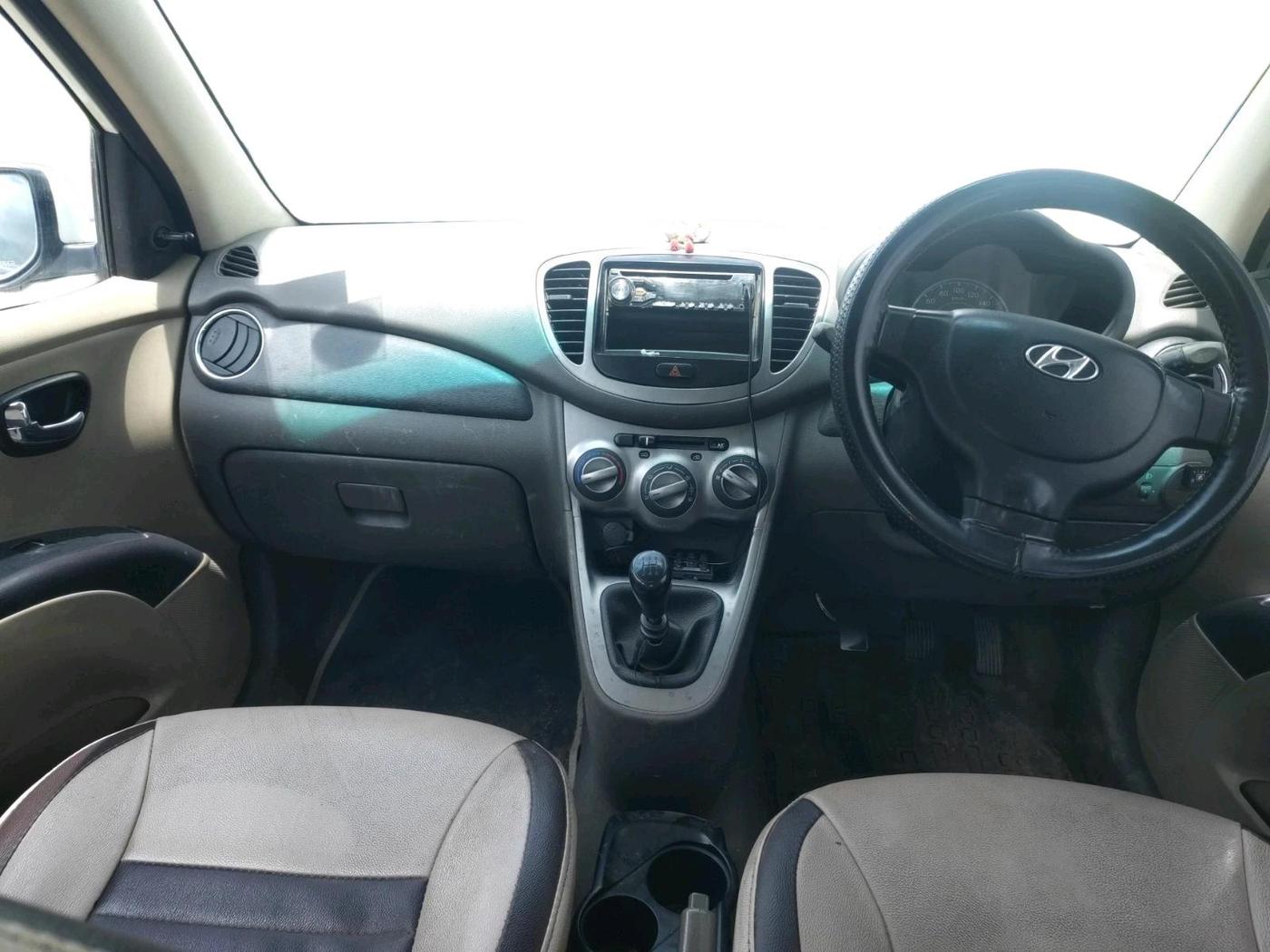 2012 Hyundai i10 MAGNA 1.2, CNG, Manual, 1,20,737 km, interior