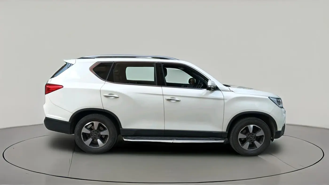 2022 Mahindra ALTURAS G4 2WD AT, Diesel, Automatic, 50,999 km, exterior