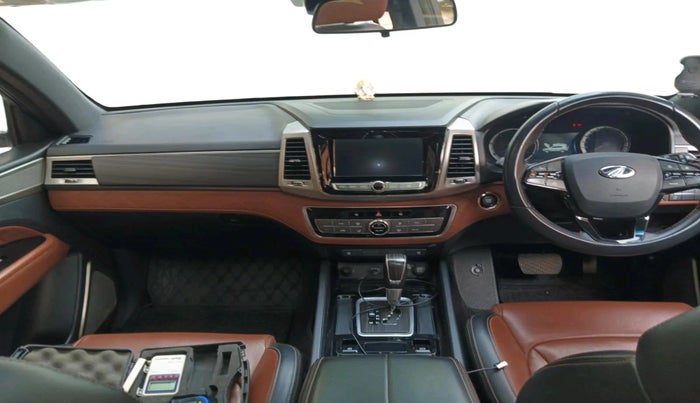 2022 Mahindra ALTURAS G4 2WD AT, Diesel, Automatic, 50,999 km, interior