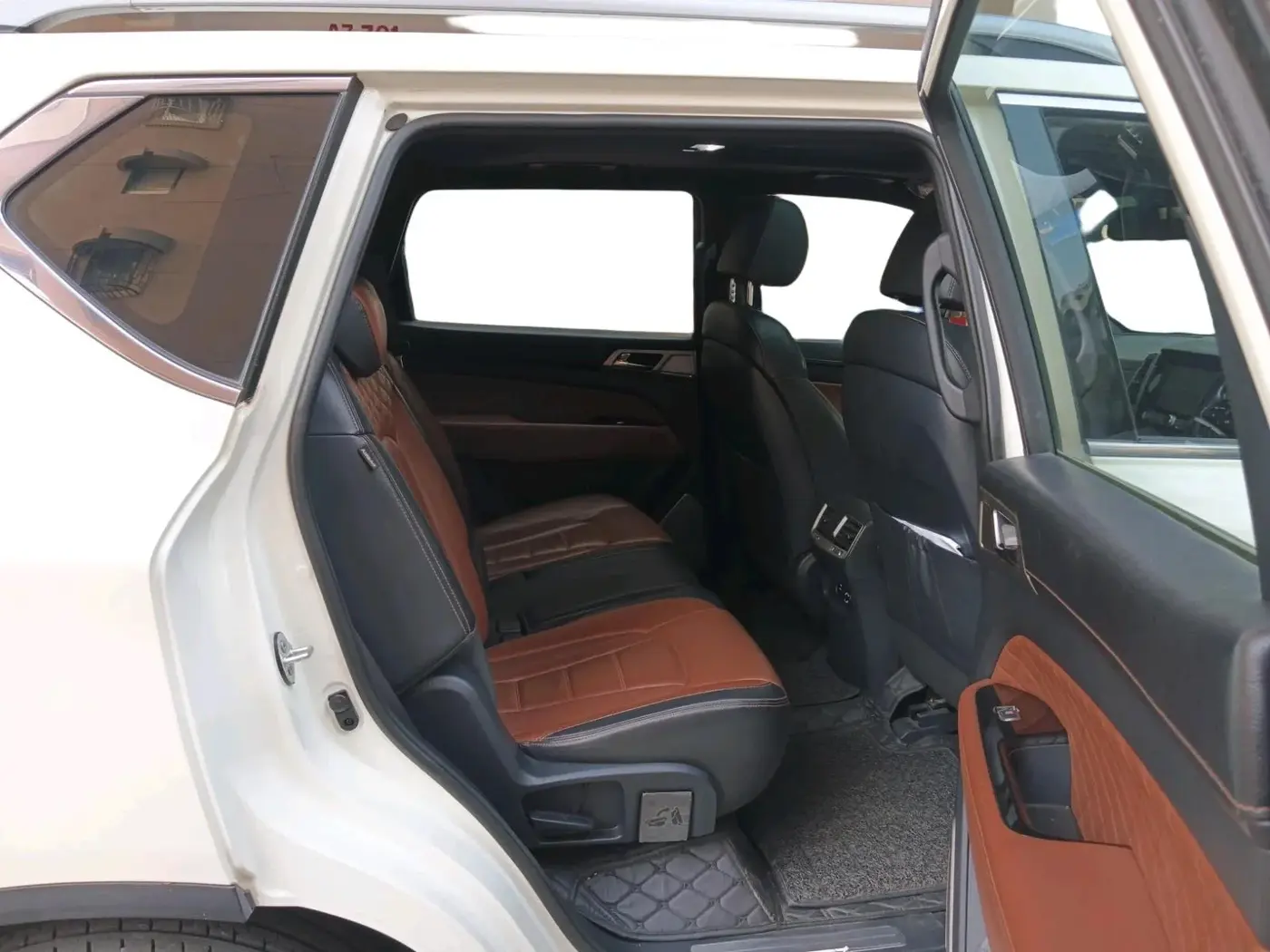 2022 Mahindra ALTURAS G4 2WD AT, Diesel, Automatic, 50,999 km, interior