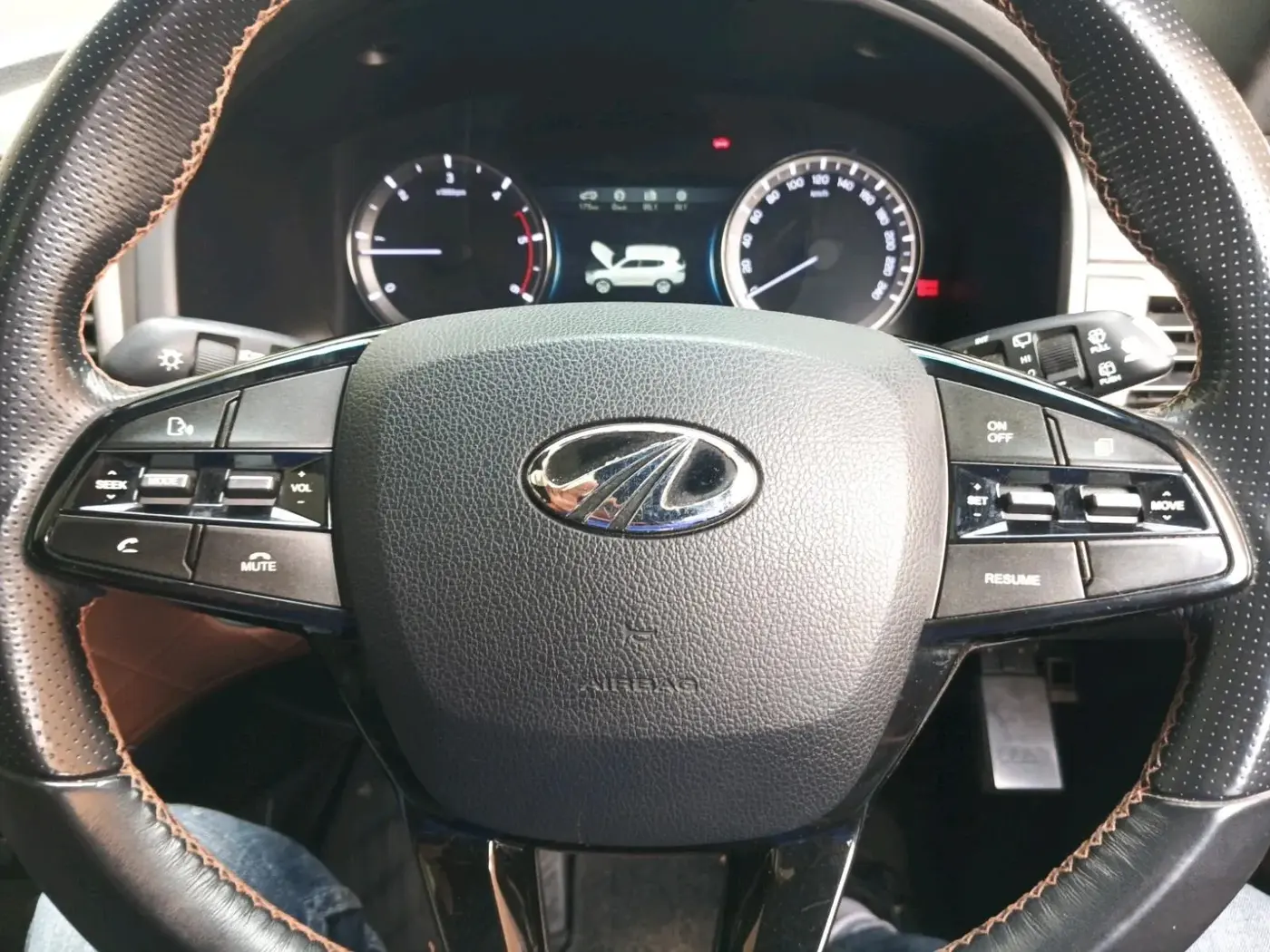 2022 Mahindra ALTURAS G4 2WD AT, Diesel, Automatic, 50,999 km, interior