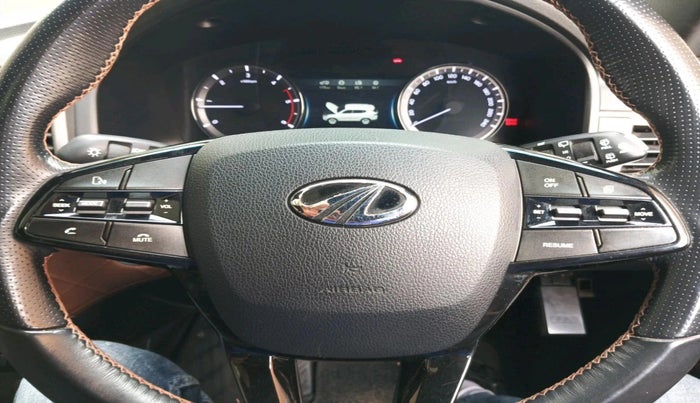 2022 Mahindra ALTURAS G4 2WD AT, Diesel, Automatic, 50,999 km, interior