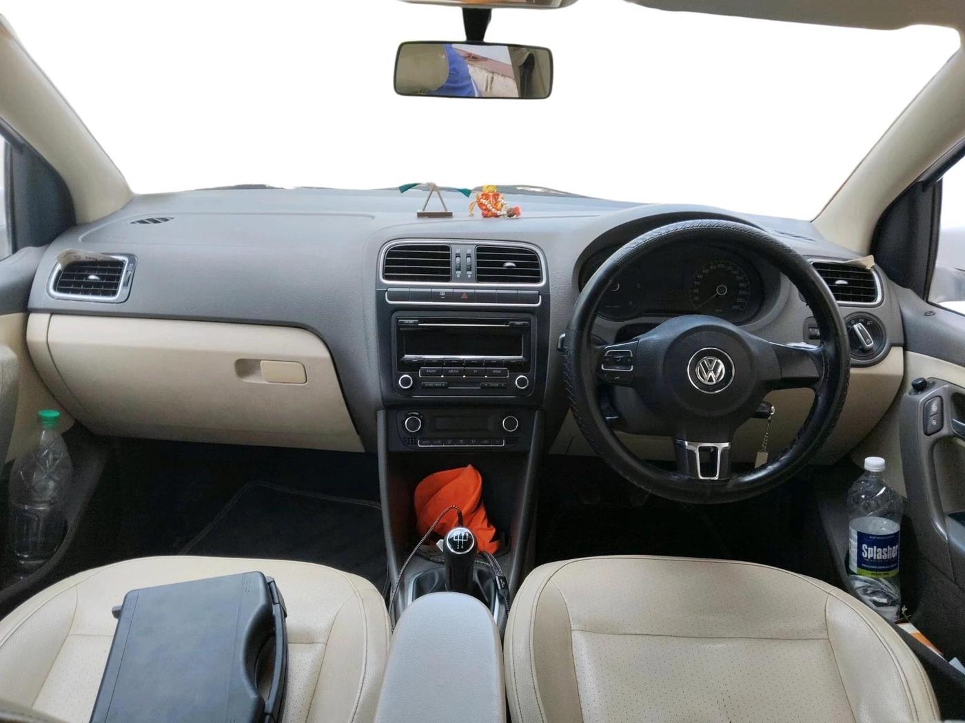 2012 Volkswagen Vento HIGHLINE DIESEL 1.6, Diesel, Manual, 2,74,104 km, interior