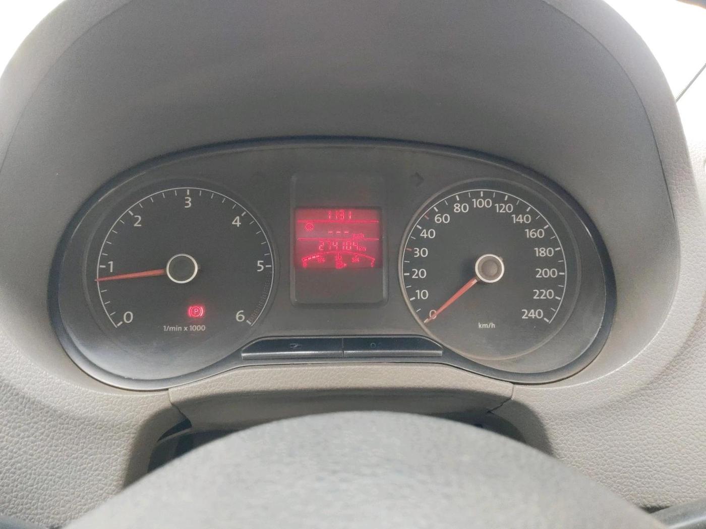 2012 Volkswagen Vento HIGHLINE DIESEL 1.6, Diesel, Manual, 2,74,104 km, interior