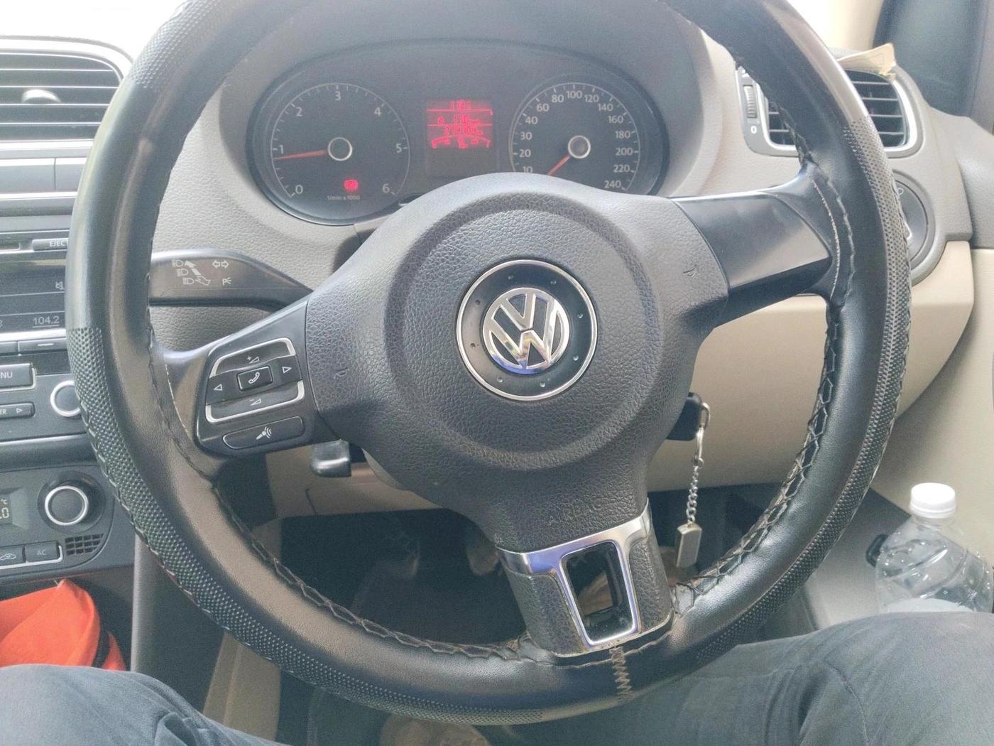 2012 Volkswagen Vento HIGHLINE DIESEL 1.6, Diesel, Manual, 2,74,104 km, interior