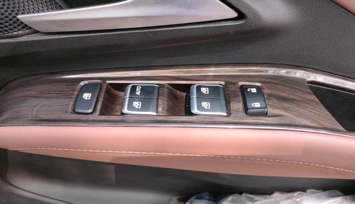 2024 MG HECTOR PLUS SAVVY PRO 1.5 TURBO CVT 7 STR, Petrol, Automatic, 5,578 km, interior