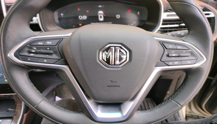 2024 MG HECTOR PLUS SAVVY PRO 1.5 TURBO CVT 7 STR, Petrol, Automatic, 5,578 km, interior