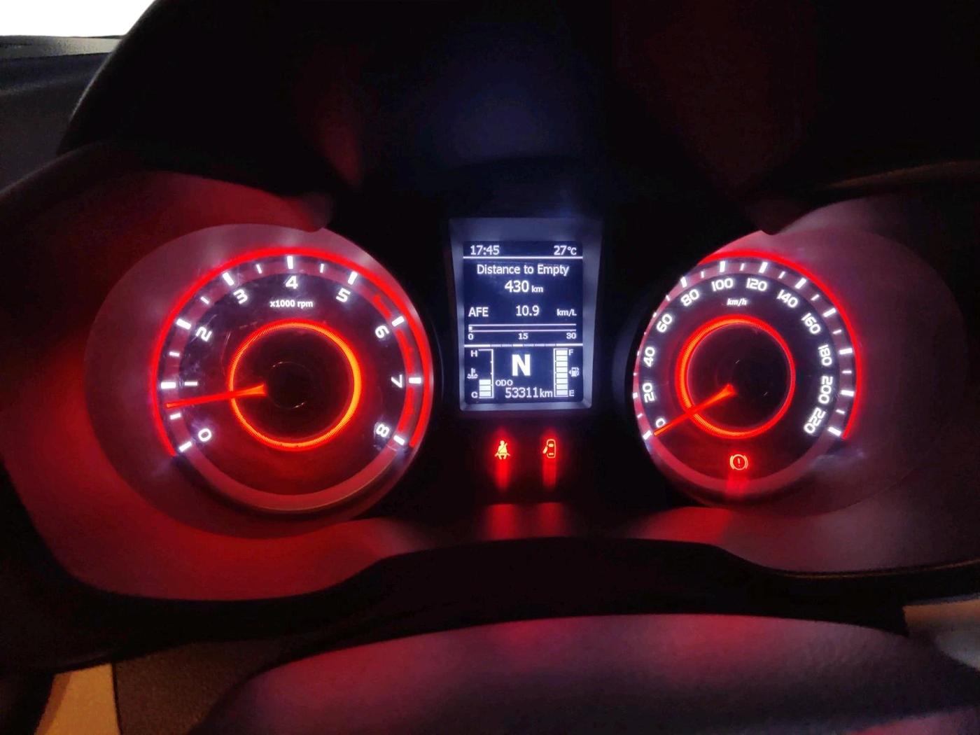 2021 Mahindra XUV300 W8 (O) 1.2 PETROL, Petrol, Manual, 53,311 km, interior