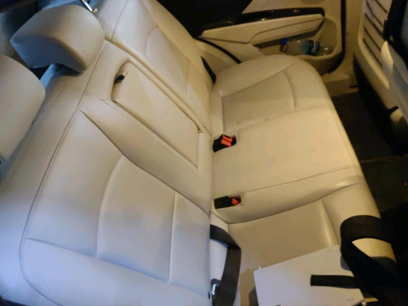 2021 Mahindra XUV300 W8 (O) 1.2 PETROL, Petrol, Manual, 53,311 km, interior