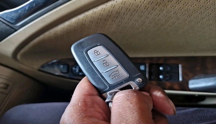 2011 Hyundai Verna FLUIDIC 1.6 VTVT SX, Petrol, Manual, 1,81,148 km, interior