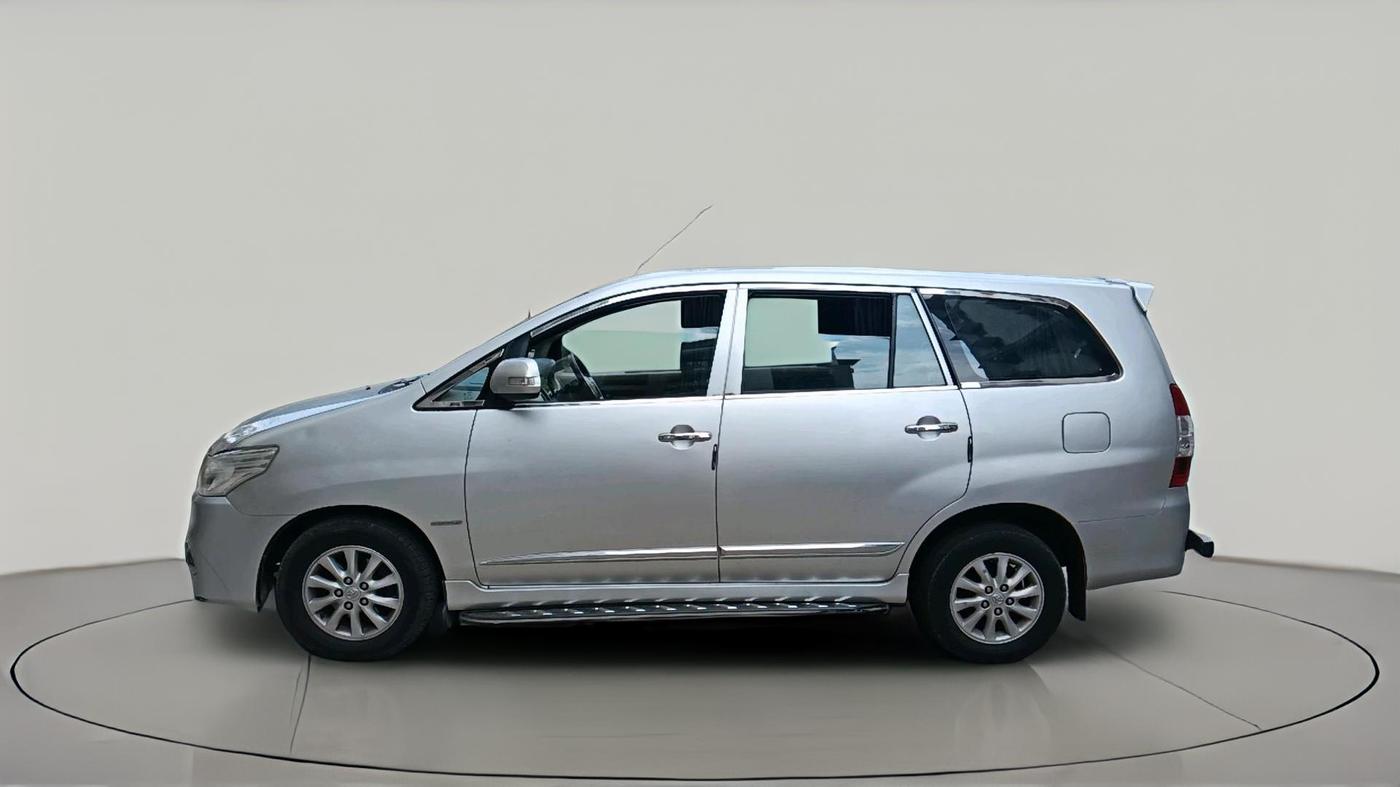 2014 Toyota Innova 2.5 VX 7 STR, Diesel, Manual, 1,51,648 km, exterior