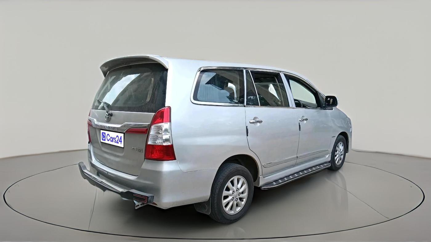 2014 Toyota Innova 2.5 VX 7 STR, Diesel, Manual, 1,51,648 km, exterior