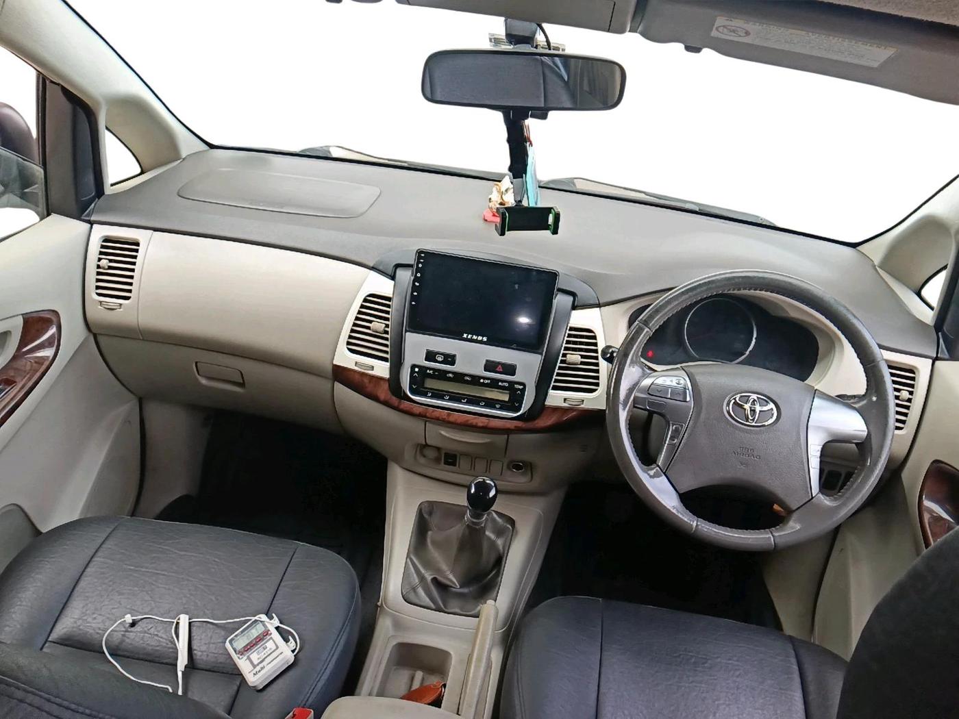 2014 Toyota Innova 2.5 VX 7 STR, Diesel, Manual, 1,51,648 km, interior
