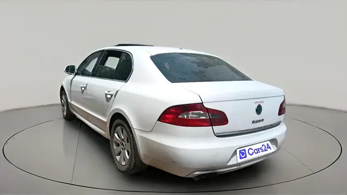 2011 Skoda Superb ELEGANCE 2.0 TDI CR AT, Diesel, Automatic, 2,38,029 km, exterior