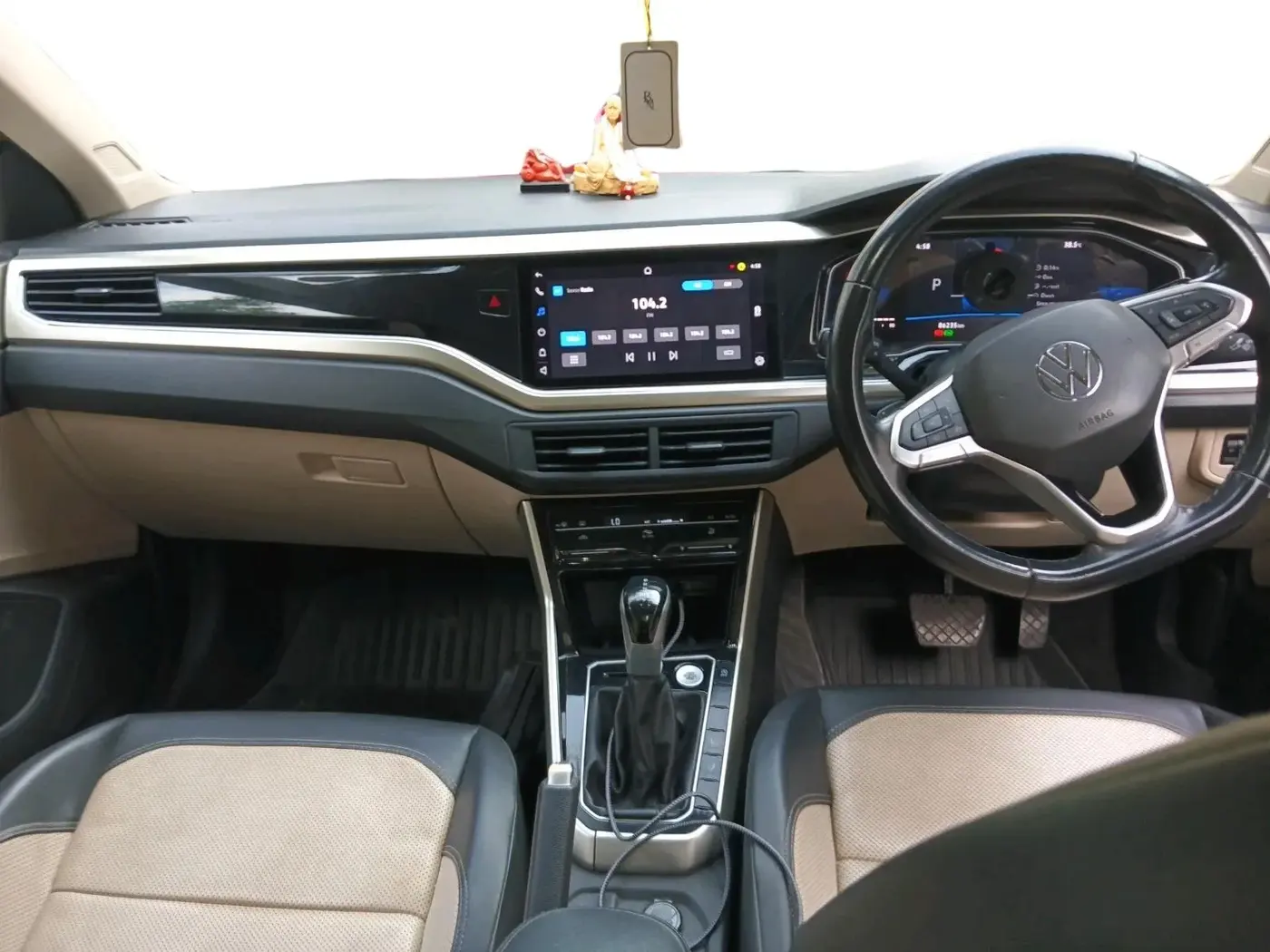 2022 Volkswagen VIRTUS TOPLINE TSI 1.0 AT, Petrol, Automatic, 86,235 km, interior