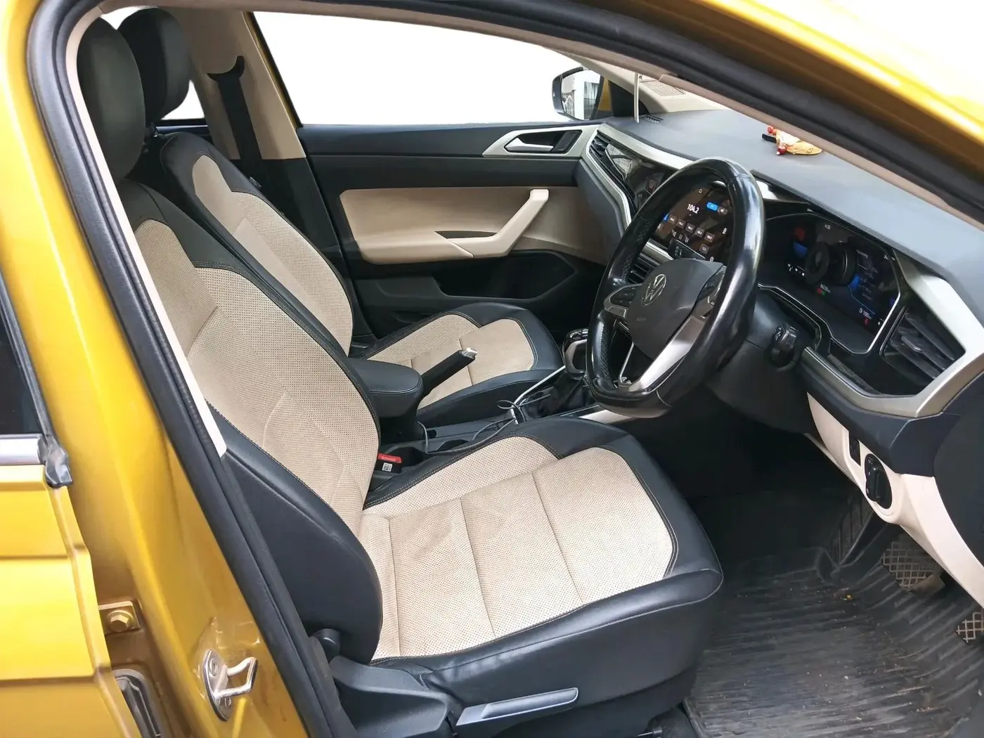 2022 Volkswagen VIRTUS TOPLINE TSI 1.0 AT, Petrol, Automatic, 86,235 km, interior