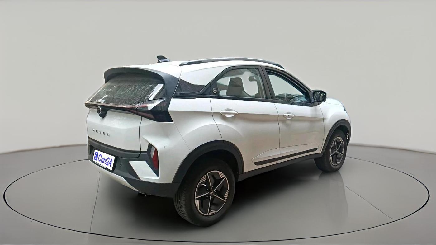 2024 Tata NEXON CREATIVE+ SUNROOF AMT 1.2 PETROL, Petrol, Automatic, 6,877 km, exterior