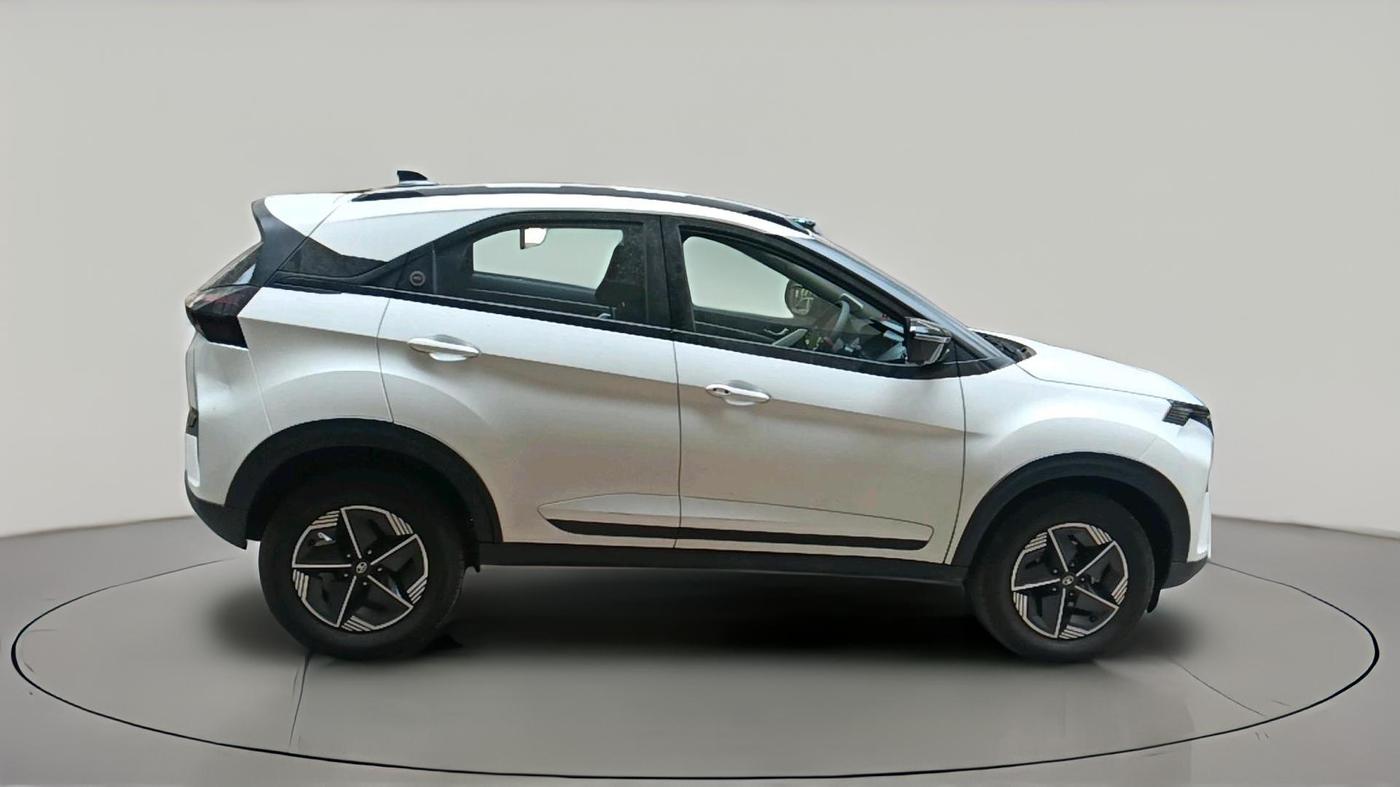 2024 Tata NEXON CREATIVE+ SUNROOF AMT 1.2 PETROL, Petrol, Automatic, 6,877 km, exterior