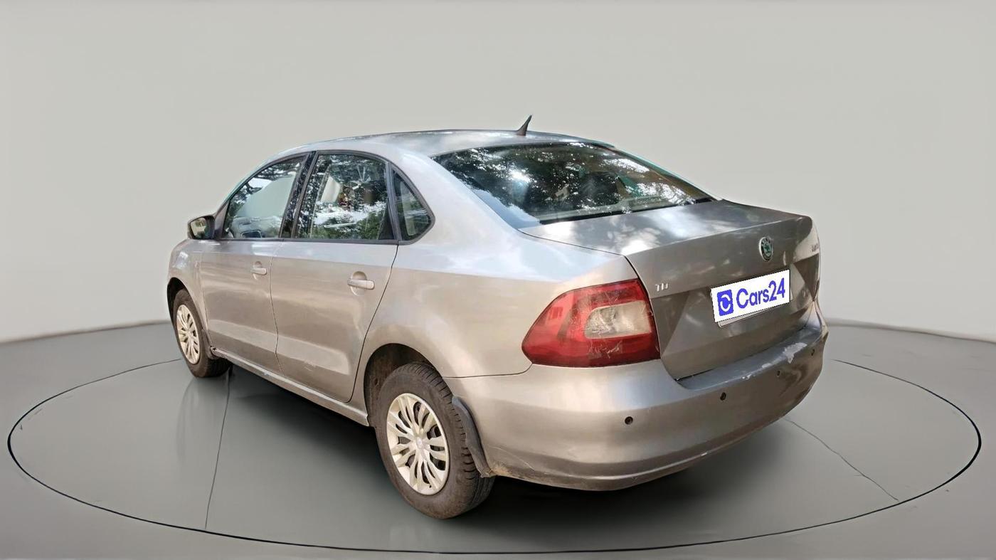 2013 Skoda Rapid AMBITION 1.6 TDI CR MT PLUS, Diesel, Manual, 1,26,782 km, exterior