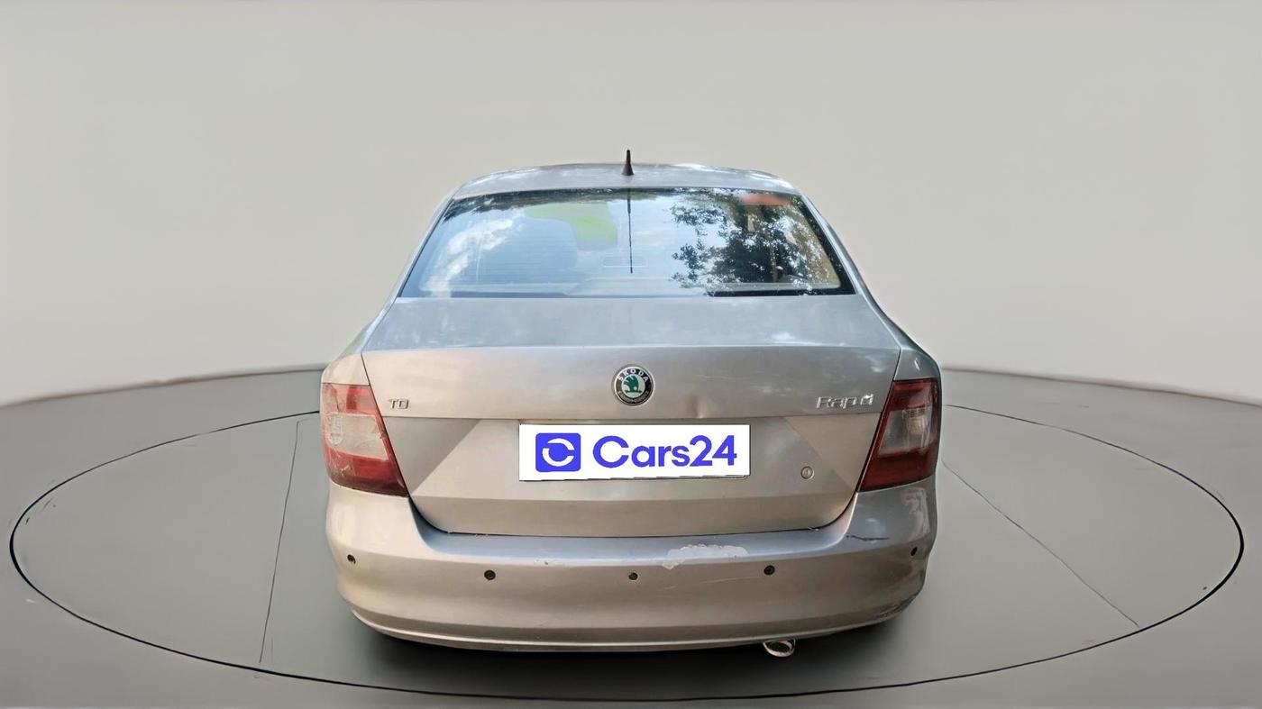2013 Skoda Rapid AMBITION 1.6 TDI CR MT PLUS, Diesel, Manual, 1,26,782 km, exterior
