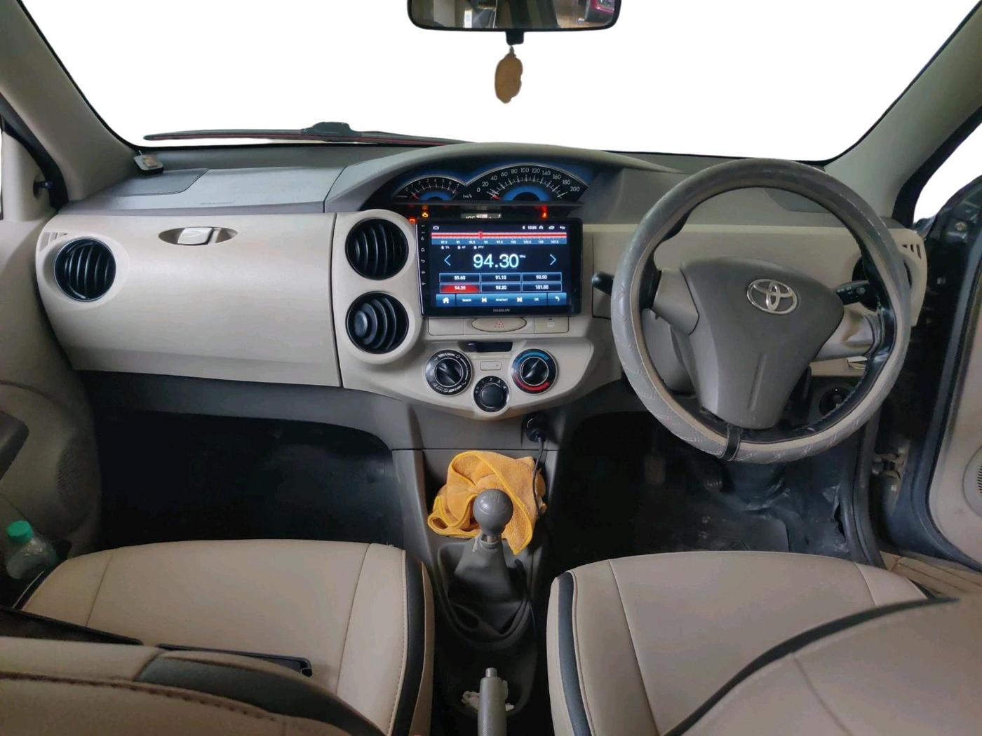 2015 Toyota Etios Liva G, Petrol, Manual, 97,852 km, interior