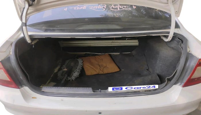 2013 Skoda Rapid AMBITION 1.6 TDI CR MT PLUS, Diesel, Manual, 2,43,000 km, exterior