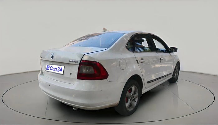 2013 Skoda Rapid AMBITION 1.6 TDI CR MT PLUS, Diesel, Manual, 2,43,000 km, exterior