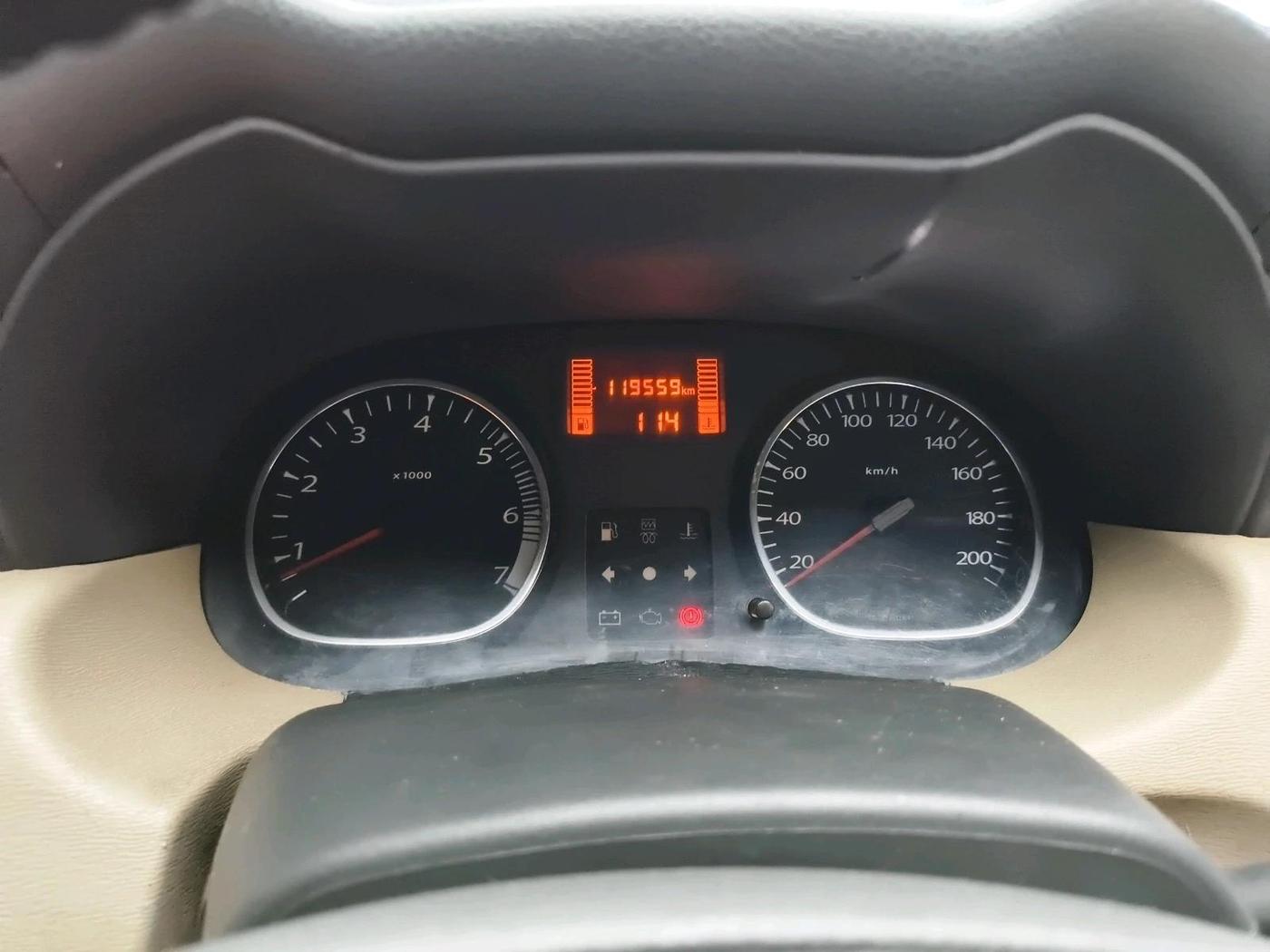 2013 Renault Duster 85 PS RXL DIESEL, Diesel, Manual, 1,19,559 km, interior