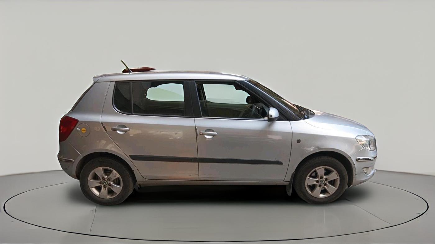 2011 Skoda Fabia ELEGANCE 1.2 MPI, Petrol, Manual, 1,29,683 km, exterior