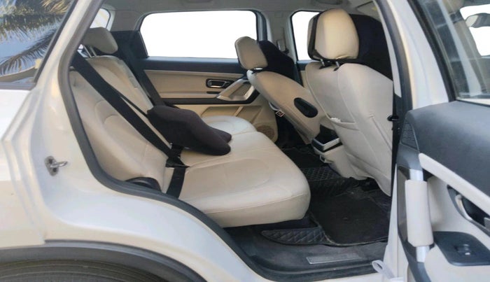 2024 Tata Safari PURE PLUS AT, Diesel, Automatic, 30,573 km, interior