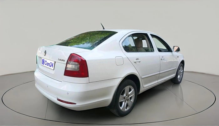 2011 Skoda Laura L&K 2.0 TDI AT, Diesel, Automatic, 1,56,525 km, exterior
