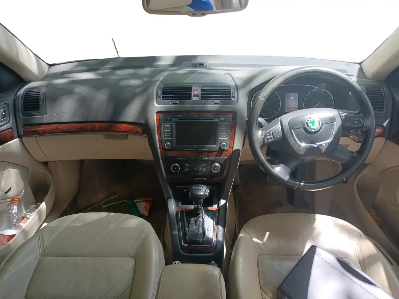2011 Skoda Laura L&K 2.0 TDI AT, Diesel, Automatic, 1,56,525 km, interior