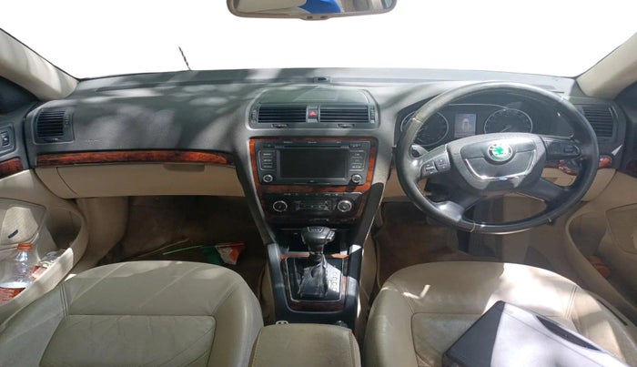 2011 Skoda Laura L&K 2.0 TDI AT, Diesel, Automatic, 1,56,525 km, interior