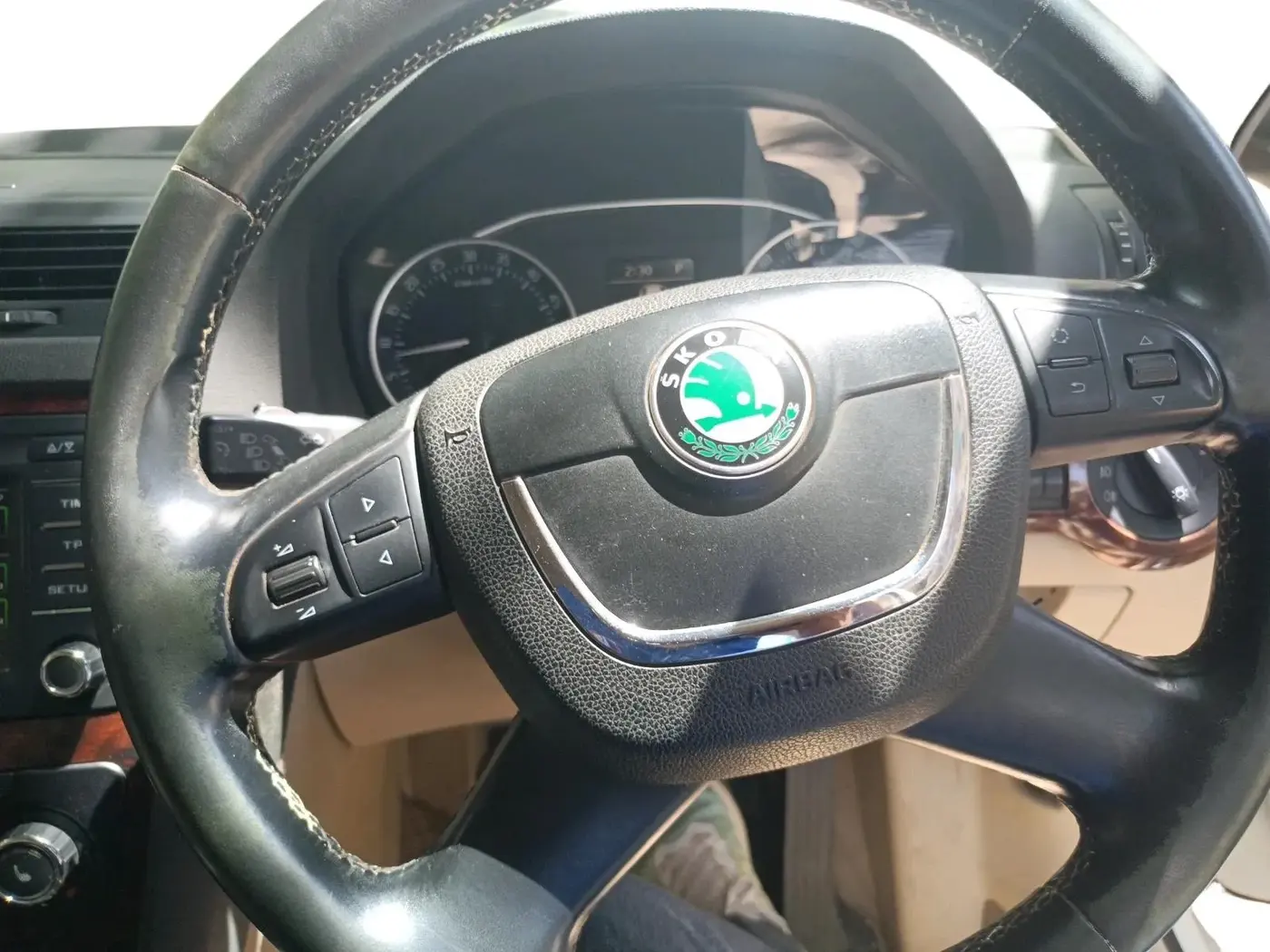 2011 Skoda Laura L&K 2.0 TDI AT, Diesel, Automatic, 1,56,525 km, interior