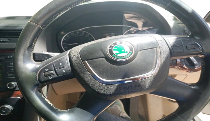 2011 Skoda Laura L&K 2.0 TDI AT, Diesel, Automatic, 1,56,525 km, interior