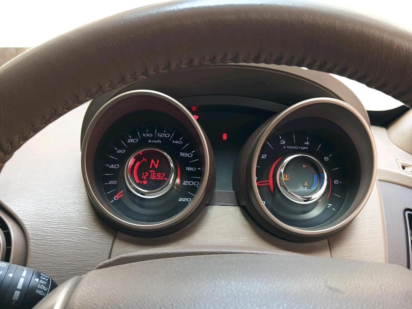 2012 Mahindra XUV500 W8, Diesel, Manual, 1,21,692 km, interior