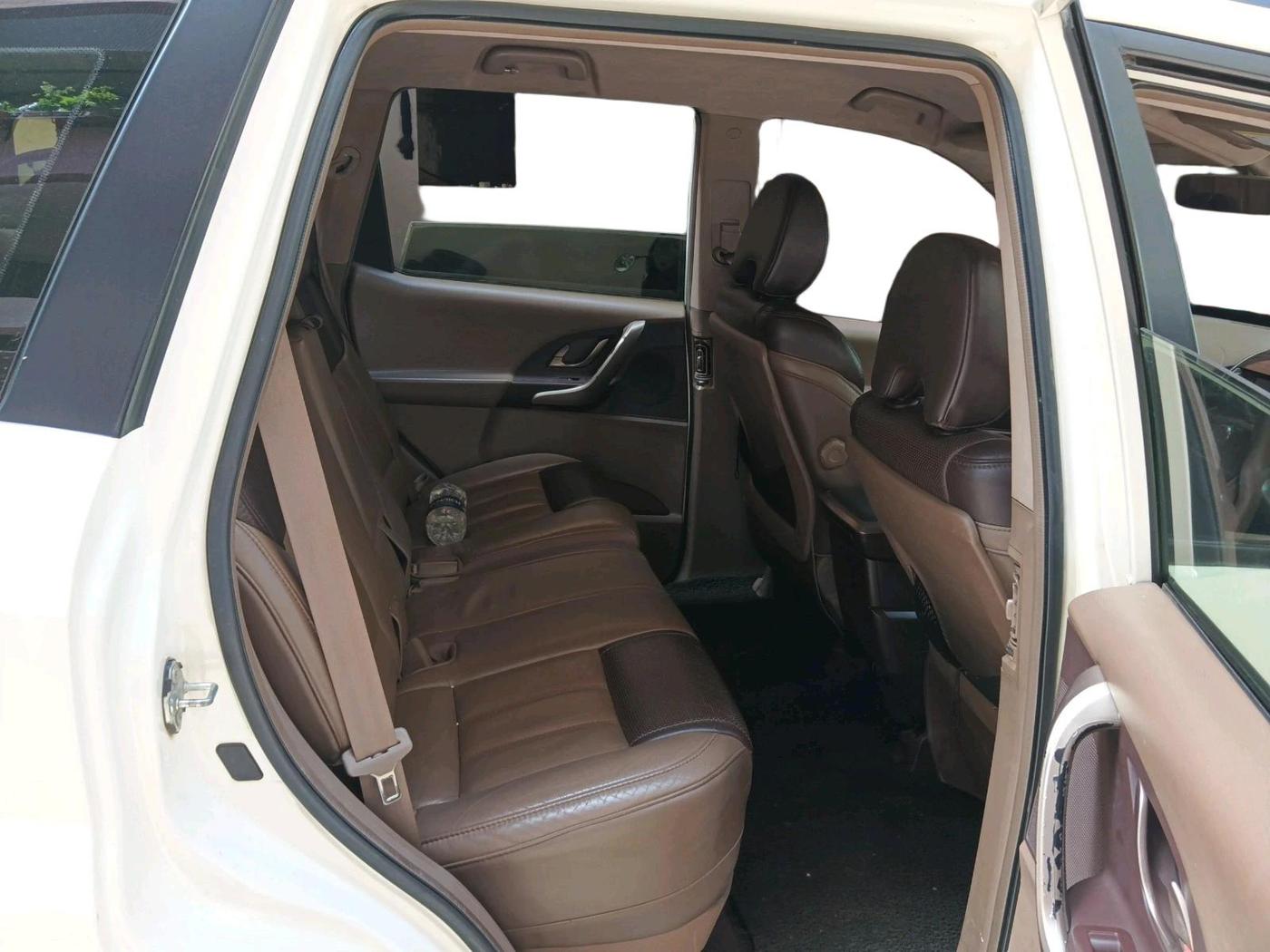 2012 Mahindra XUV500 W8, Diesel, Manual, 1,21,692 km, interior
