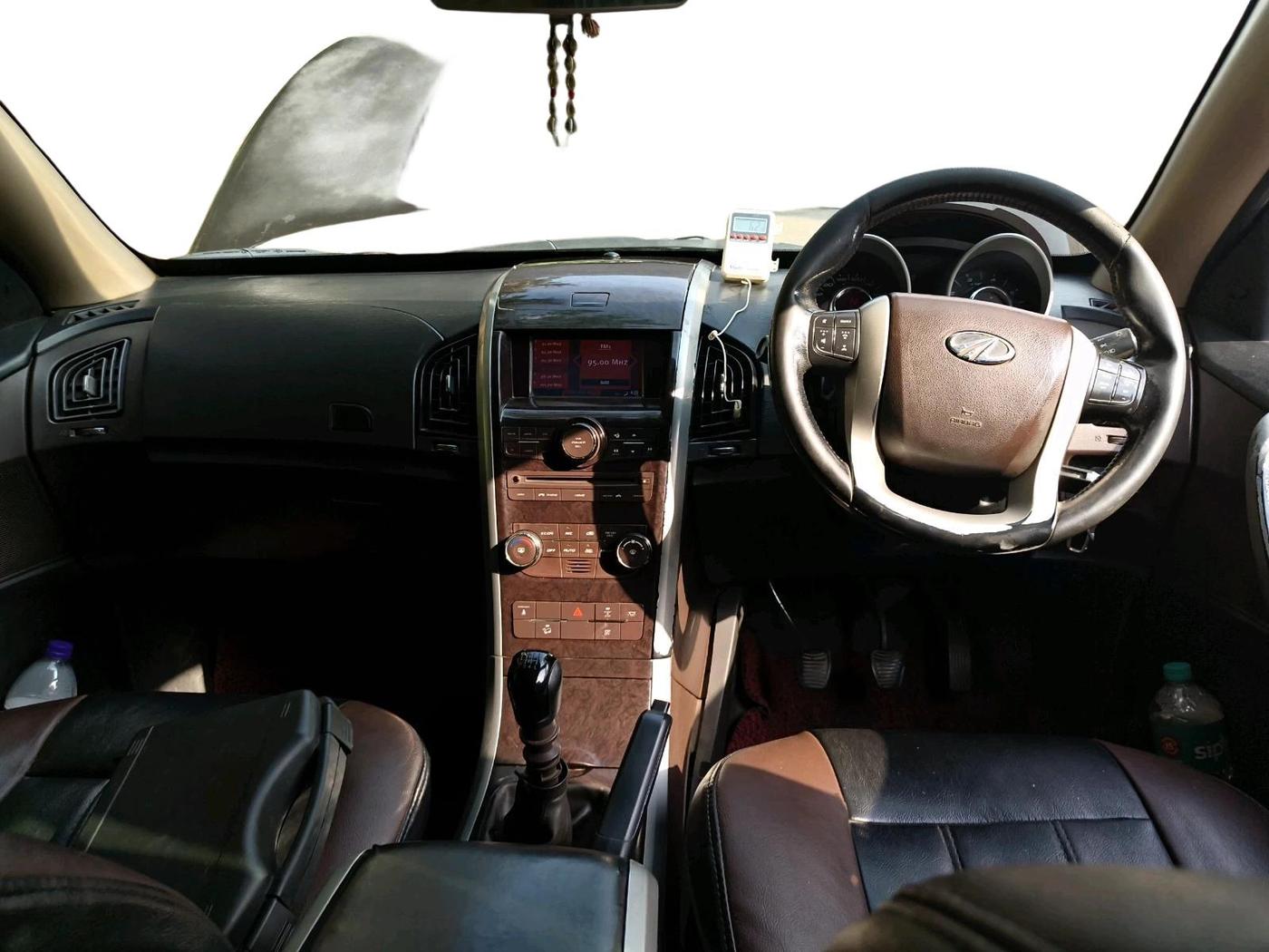 2014 Mahindra XUV500 W8, Diesel, Manual, 1,95,221 km, interior
