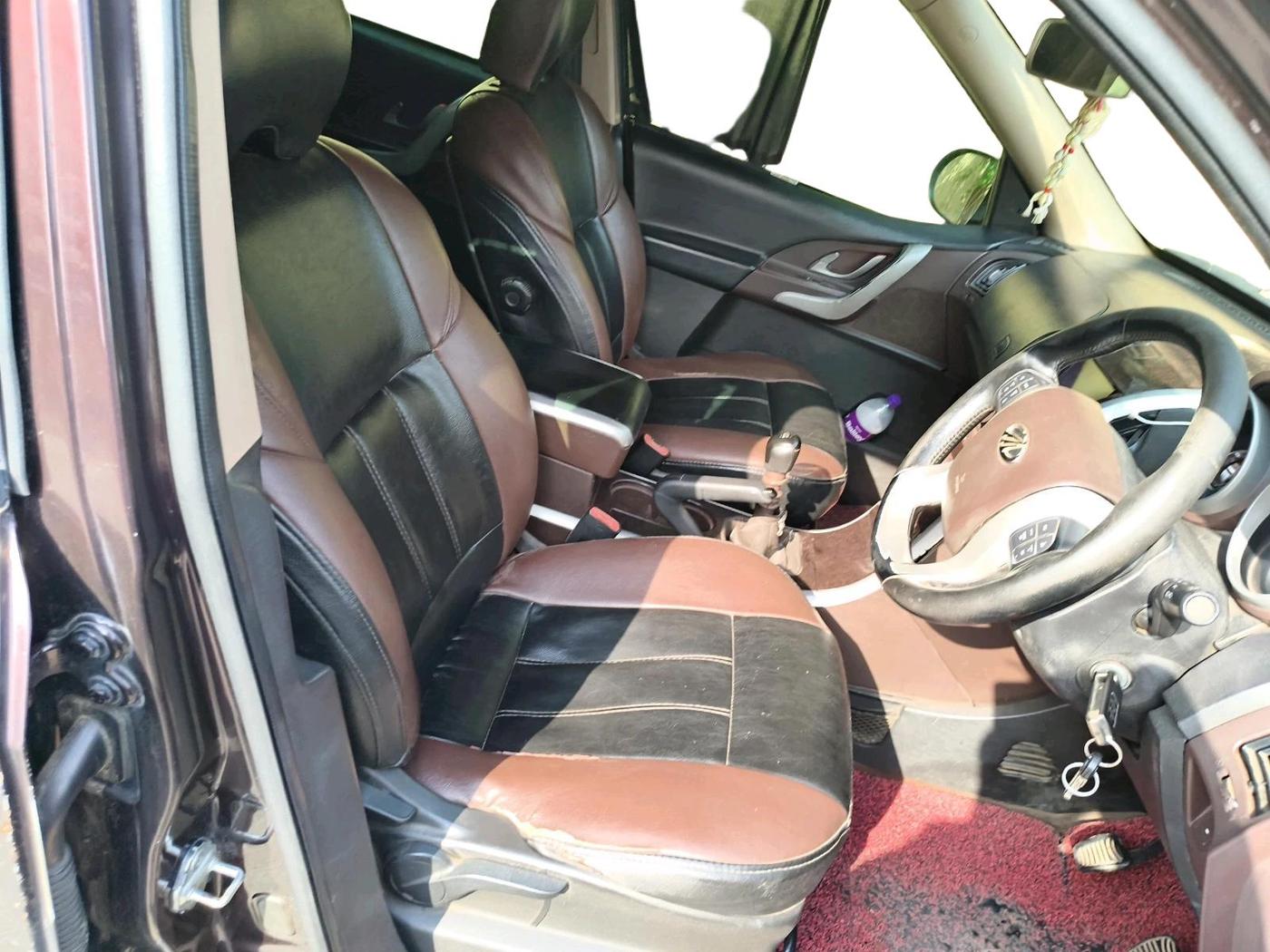 2014 Mahindra XUV500 W8, Diesel, Manual, 1,95,221 km, interior