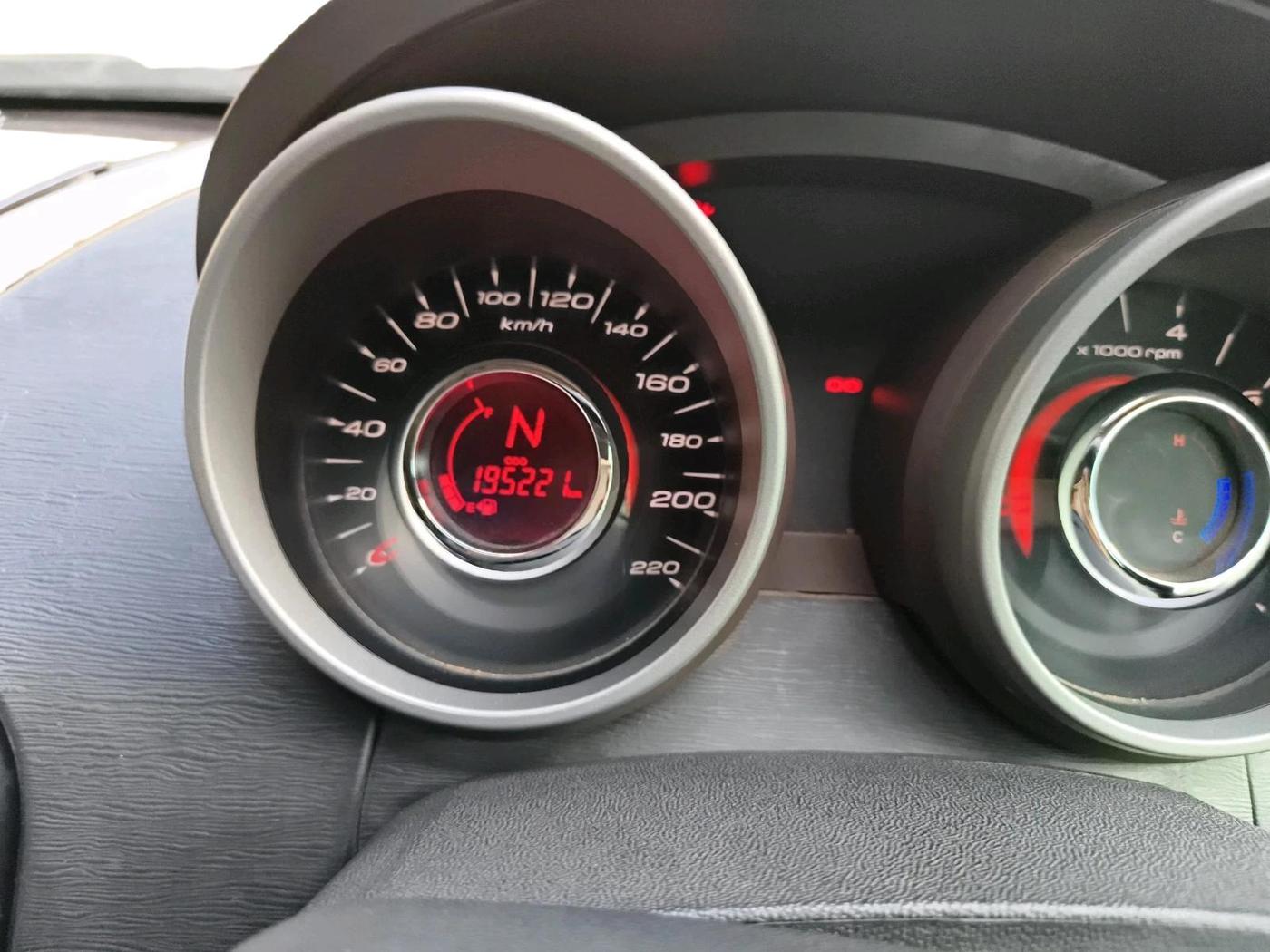 2014 Mahindra XUV500 W8, Diesel, Manual, 1,95,221 km, interior
